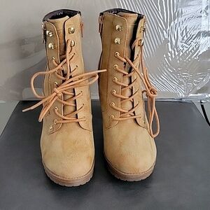 Guess Boots Tan size 10
